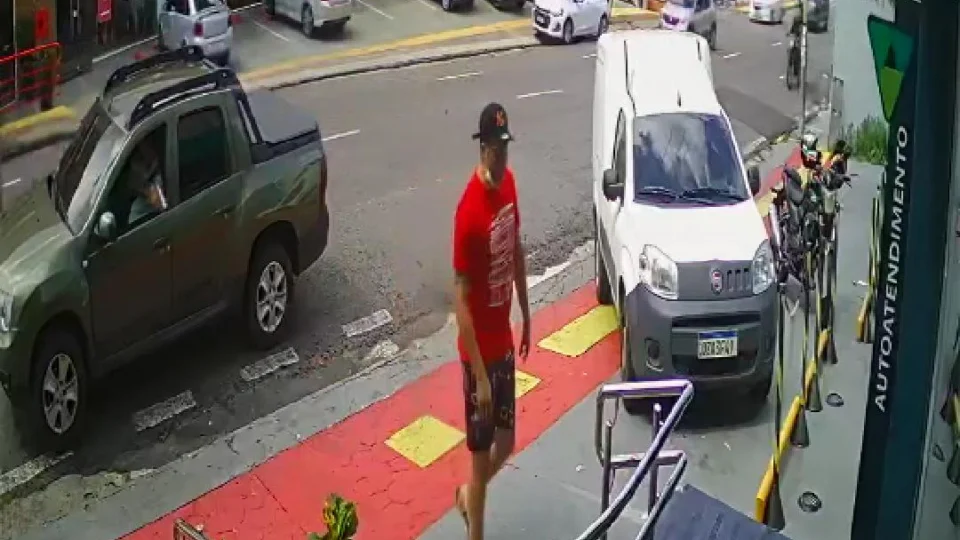 Veja o vídeo do momento em que homem atira em vítima após briga de trânsito no Vieiralves