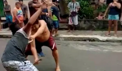 Veja vídeo;Assaltantes são espancados pela população durante tentativa de roubo no Petrópolis, zona Sul