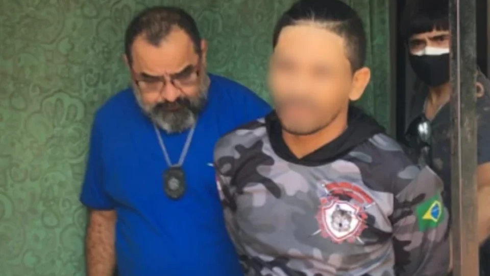 Vídeo;Homem é preso por estuprar adolescente ainda virgem durante ritual de feitiçaria em Manacapuru