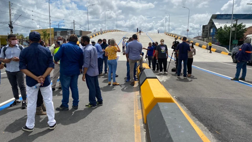 Em entrevista, vice-prefeito de Manaus diz que obra do viaduto do Manoa está inacabada e notificará empresas responsáveis