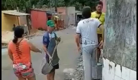 VEJA VÍDEO – Funcionários de restaurante agridem motoboy e o acusam de ter roubado uma refeição, na zona Leste