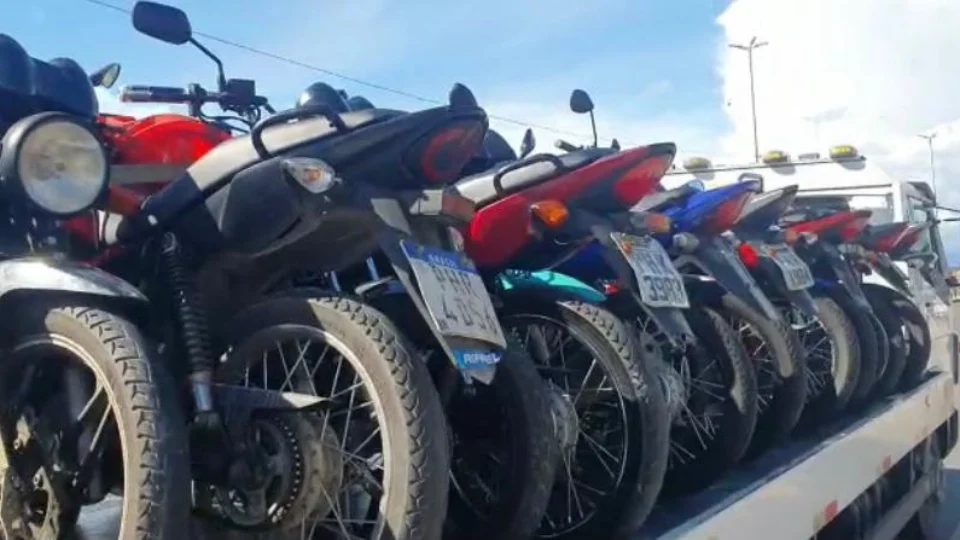 Veja vídeo: Em operação, Polícia interrompe ‘rolezinho’ de motoqueiros no Novo Aleixo