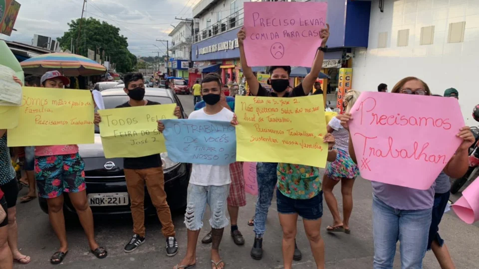 Feirantes se manifestam contra decisão da prefeitura de desativar a Feira do São José 2, zona Leste