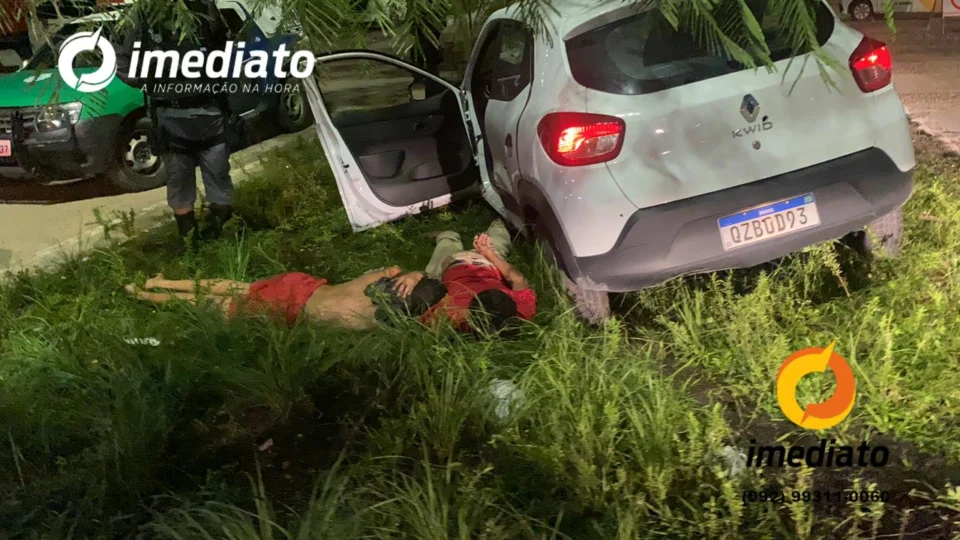 Perseguição pelas ruas do Distrito termina com viatura capotada e dupla presa com 2KG de drogas