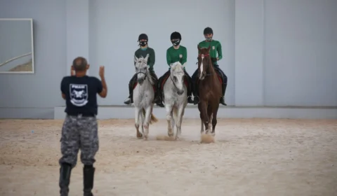 Equoterapia:Cavalaria da Polícia Militar retoma atividades para pessoas com deficiência