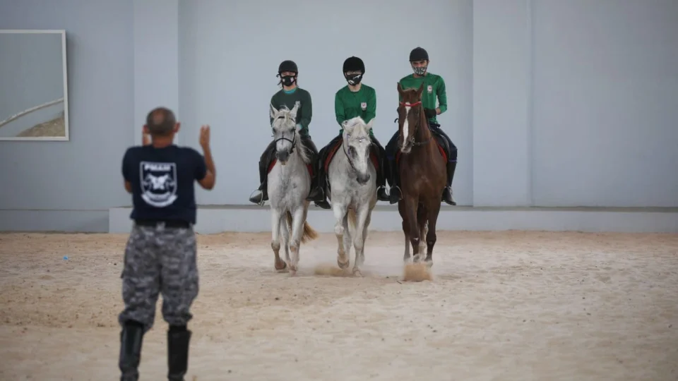 Equoterapia:Cavalaria da Polícia Militar retoma atividades para pessoas com deficiência