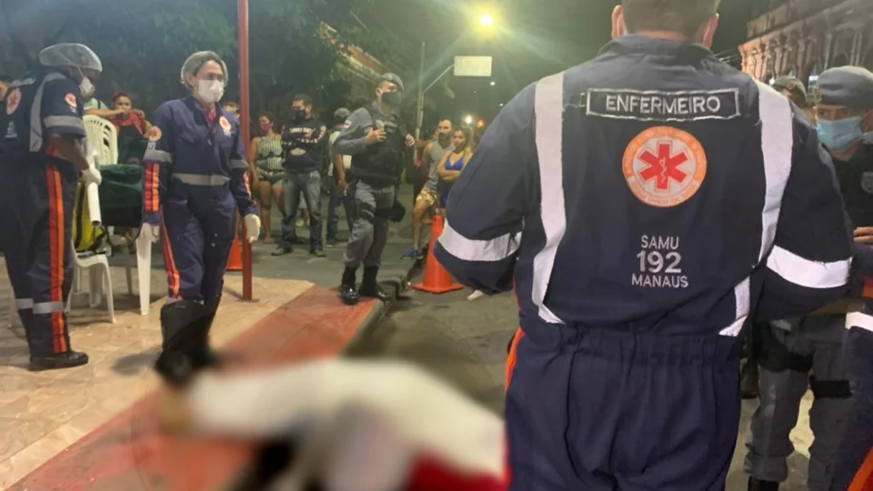 Triplo homicídio: jovens são assassinados a tiros em lanchonete no Centro de Manaus – VEJA VÍDEOS