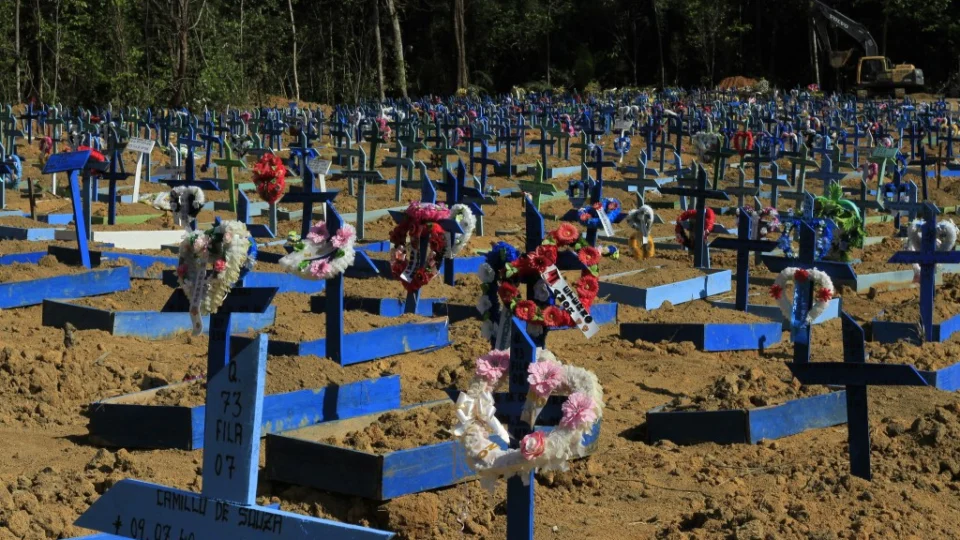 Dos sepultamentos registrados na capital 10 são por Covid-19, informa Prefeitura de Manaus