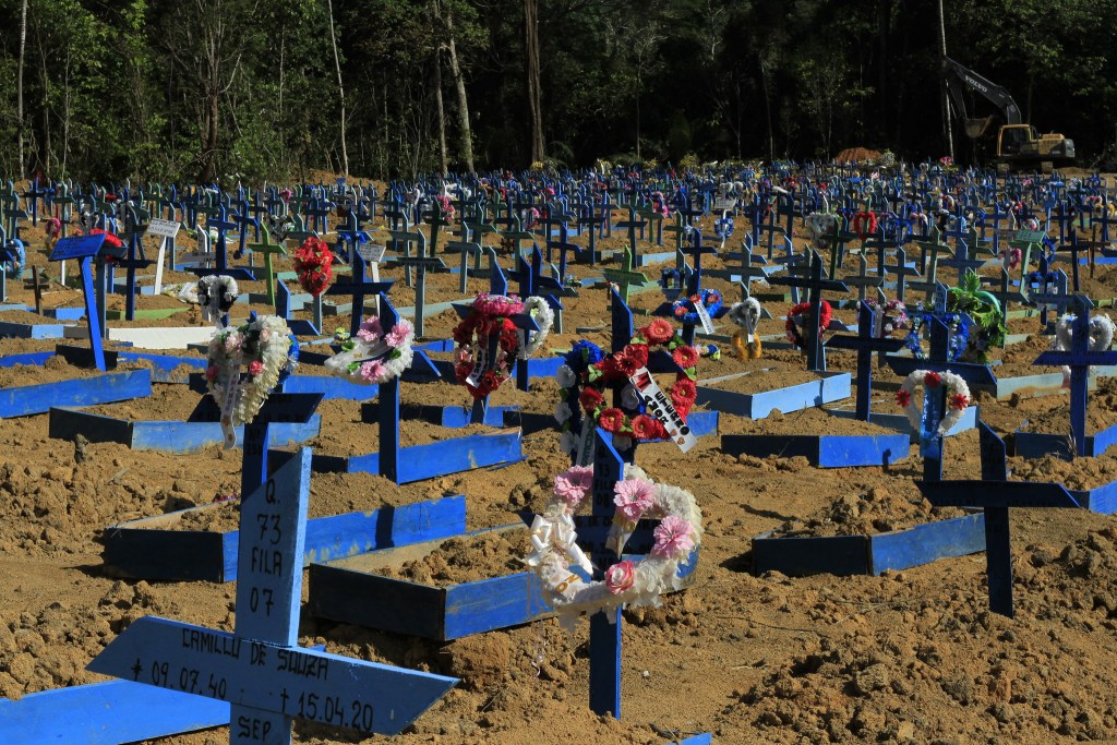 Dos sepultamentos registrados na capital 10 são por Covid-19, informa Prefeitura de Manaus.