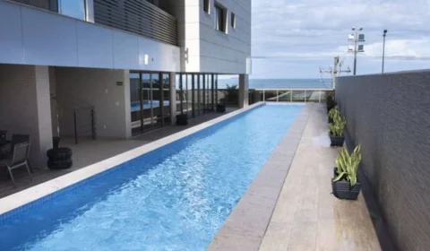 VEJA VÍDEO – Piscina de edifício de luxo desaba sobre garagem