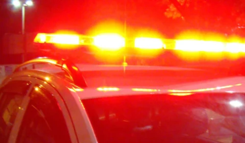 Jovem é assassinado com 25 tiros na frente da mãe e irmão