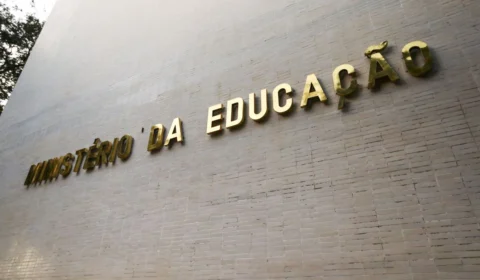 MEC suspende criação de cursos a distância até 2025