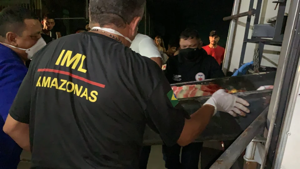 Paraplégico e mulher são assassinados com 16 tiros na cabeça em frente de casa, zona Norte