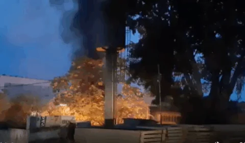 Incêndio atinge fábrica abandonada e assusta populares em Manaus; Veja vídeos