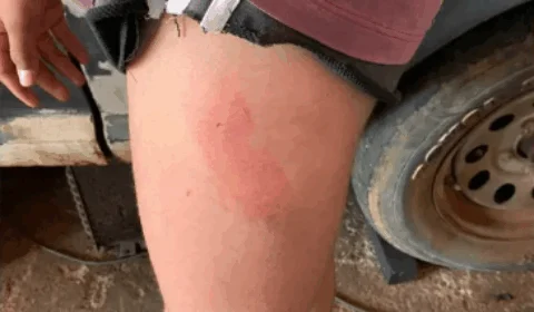 Homem é suspeito de homofobia após agredir o filho de 14 anos e vizinhos gravarem;Ouça