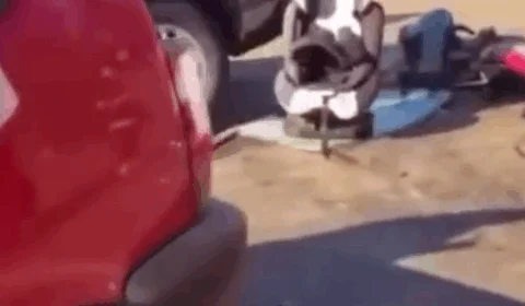 Veja vídeo;”Vamos se matar?”, diz mulher a criança antes de jogar carro contra outros veículos