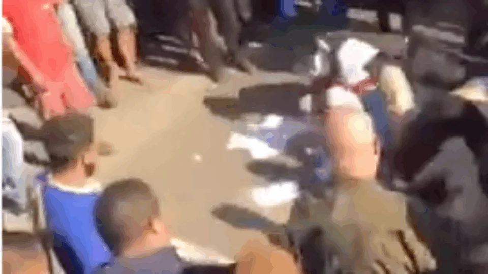 Veja vídeo;PM acaba ferido em briga generalizada após abordagem de trânsito