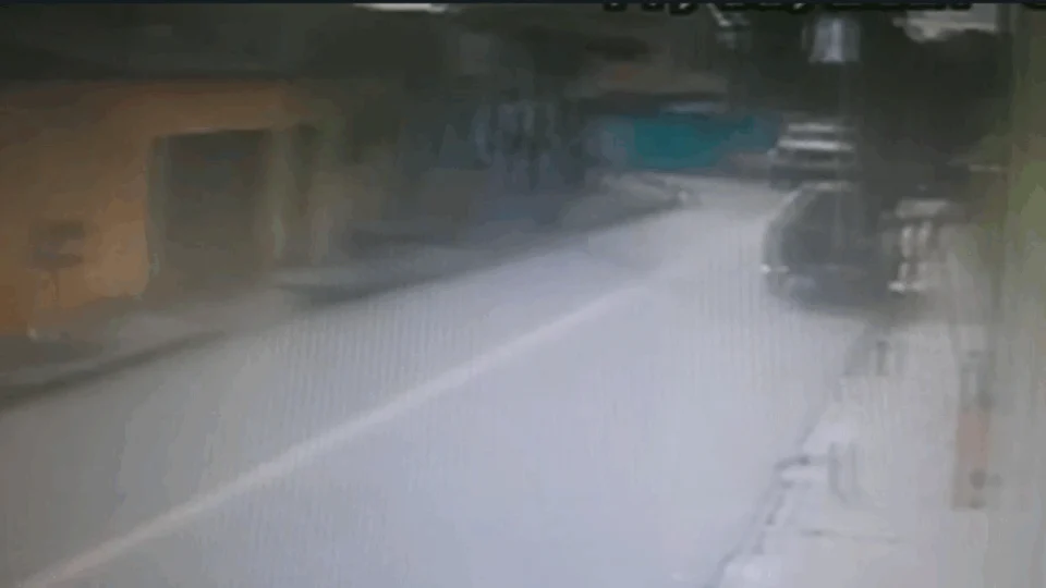 Vídeo mostra momento em que fonoaudióloga é atropelada por caminhão no Manôa – VEJA!