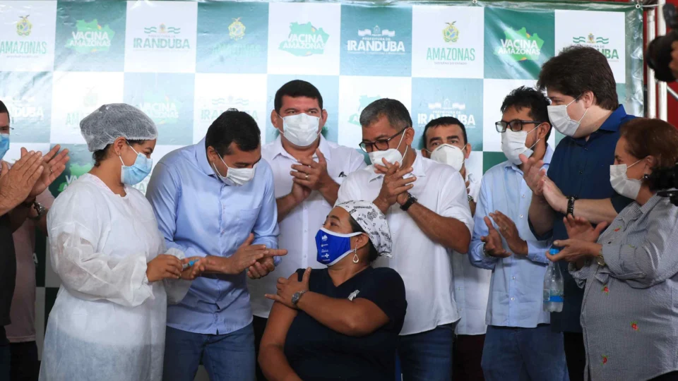 “Vamos fazer um mutirão”, disse Wilson Lima no primeiro dia de vacinação dos profissionais da educação