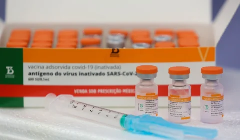 FVS informa a aplicação de 1.005.800 doses de vacina contra Covid-19 até esta quarta-feira (12)