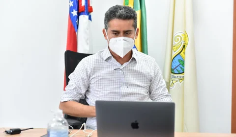 Davi Almeida assina lei que sanciona o aumento salarial dos profissionais do Conselho Tutelar