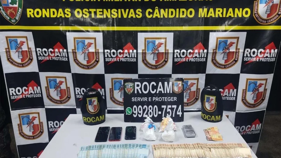 Mãe e filho portando drogas e mais de R$4 mil são presos pela Rocam no Educandos