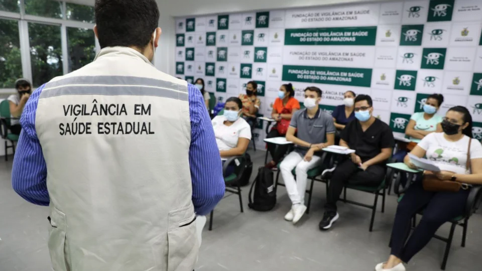 FVS-AM e Semsa Manaus capacitam profissionais para testagem de passageiros no aeroporto de Manaus