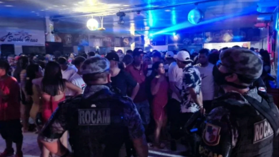 Veja vídeo: na madrugada deste domingo festa clandestina é flagrada com mais de 500 pessoas em Coari