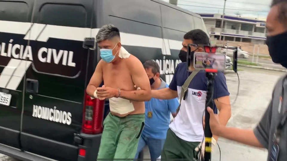 Veja vídeo;Homem que matou ex esposa a facadas e queimou o corpo é preso ao tentar se suicidar após o crime