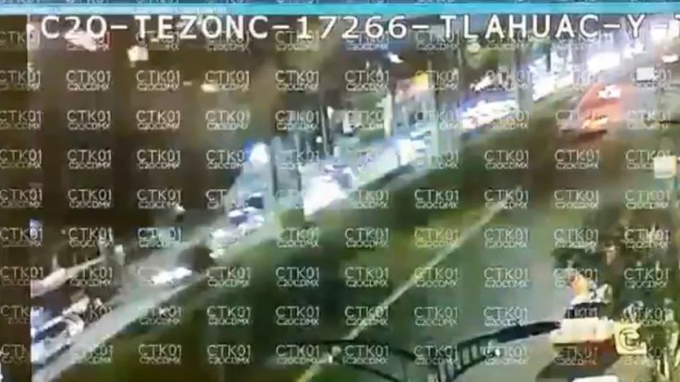 Veja o momento em que Trem desaba de viaduto e mata ao menos 23 pessoas no México