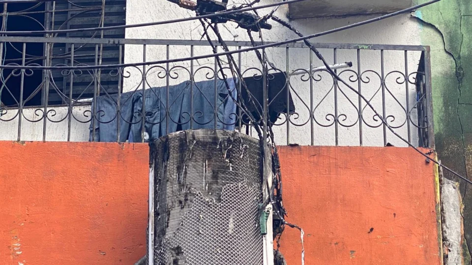 Apartamento pega fogo e compromete prédio no bairro Nossa Senhora das Graças; Veja vídeos