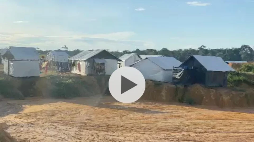 Atenção imagens fortes- pessoas morrem carbonizadas em queda de avião no Pará