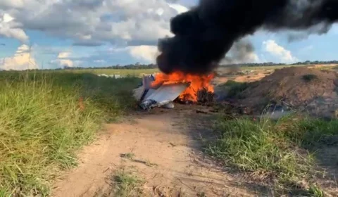 IMAGENS FORTES: pessoas morrem carbonizadas em queda de avião no Pará; Veja vídeos