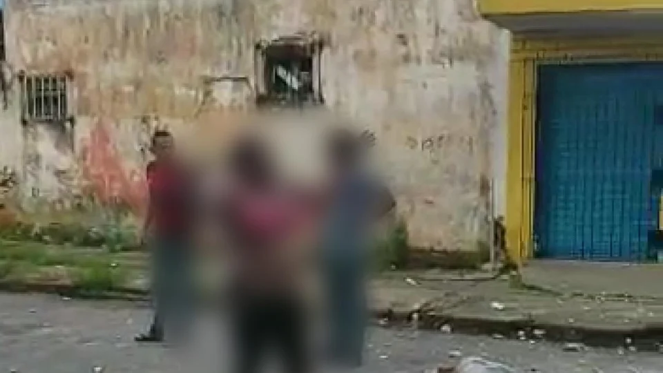 Veja vídeo; Câmeras registram explosão em restaurante que deixou funcionária gravemente ferida