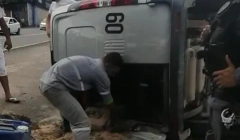 Vídeo: motorista perde o controle ao fazer curva e capota veículo na Av. Noel Nutels, na zona Norte de Manaus