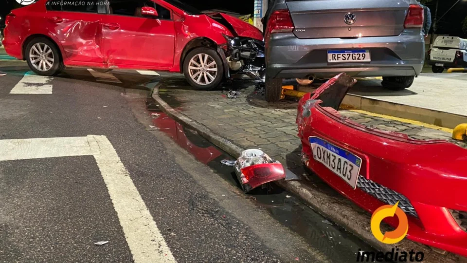 Grave acidente deixa três feridos no bairro Cachoeirinha