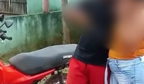 Vídeo;Homem ameaça esfaquear mulher em via pública e acaba sendo golpeado