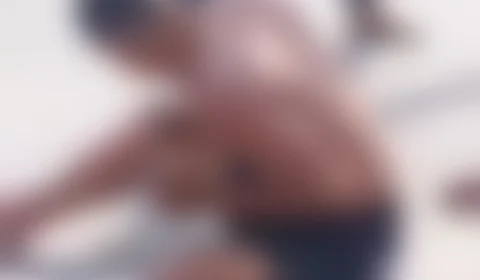 Cenas fortes;Homem é brutalmente espancado por quatro suspeitos com pedaços de madeira