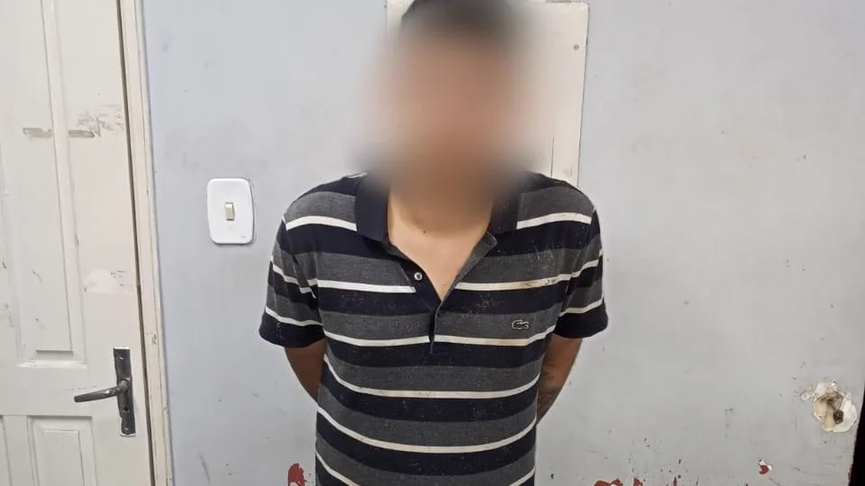 Vídeo;Traficante fica nervoso ao avistar a polícia, tenta correr, mas acaba preso com drogas, no Vale do Sinai