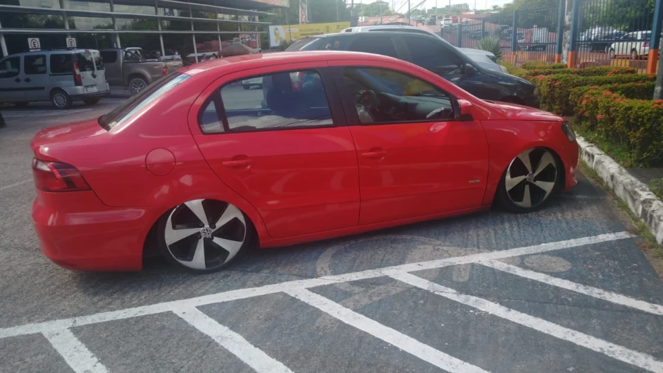 Motorista é preso ao agredir policiais e estacionar em vaga para cadeirante no DETRAN-AM;Veja vídeo