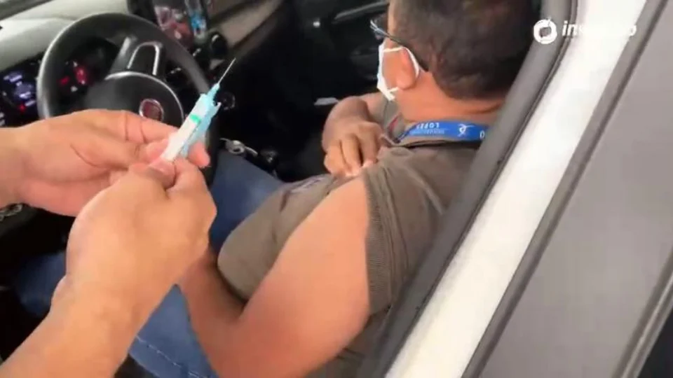 Começou hoje, 19 a vacinação dos profissionais da educação em Manaus