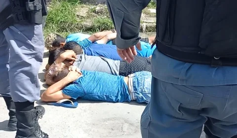 Veja vídeo;Quadrilha de assaltantes é presa realizando arrastões com arma de fogo caseira, na zona Norte de Manaus