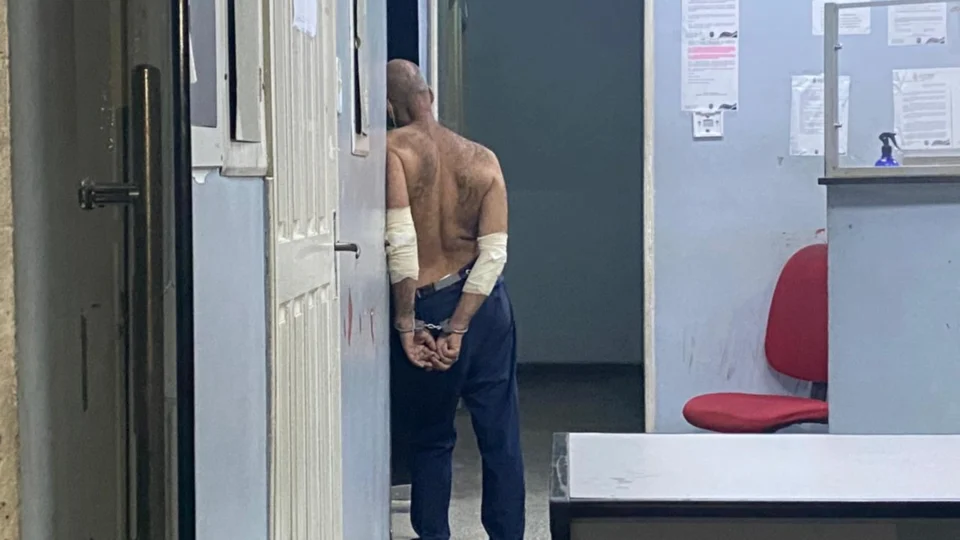 Homem é preso após ejacular nas pernas de passageiras dentro do ônibus da linha 448 – VEJA VÍDEO