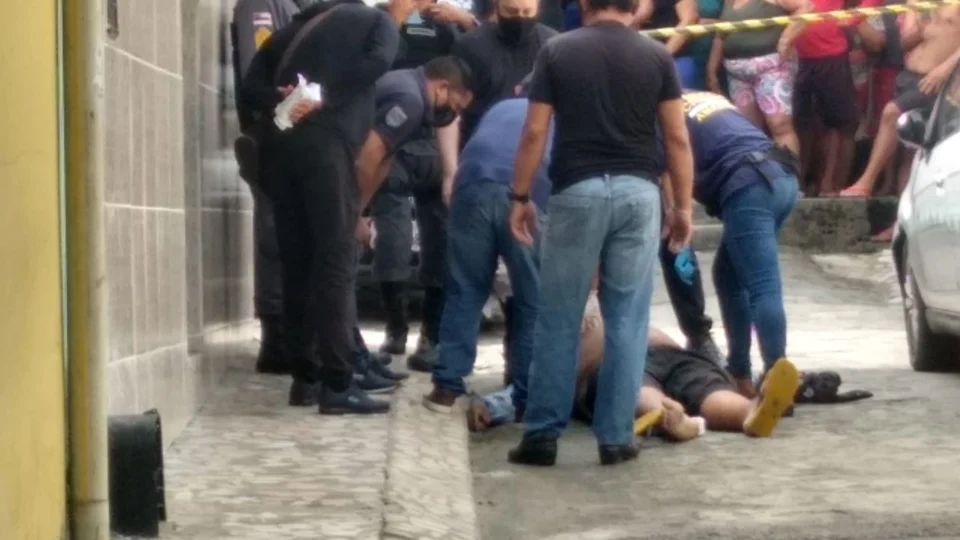 Veja vídeo- Homem é perseguido e morto a tiros no Coroado