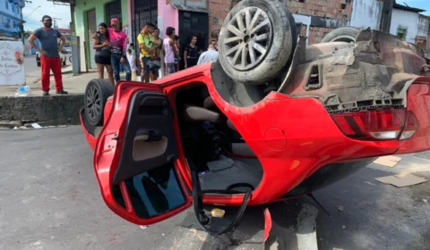 Veja vídeo;Motorista de app capota carro com três passageiros, entre eles, uma criança, na zona Leste