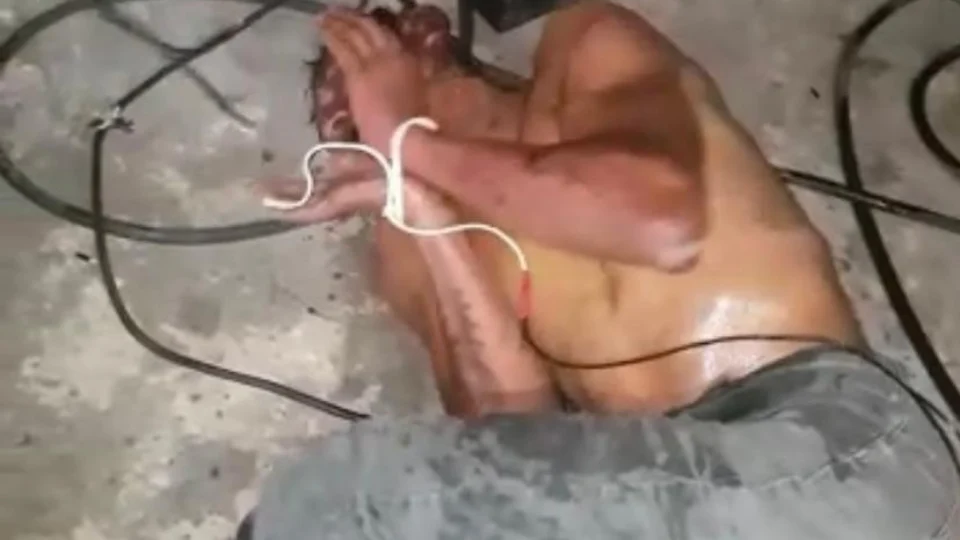 Homem é cruelmente torturado com choques elétricos de alta voltagem; Veja vídeo
