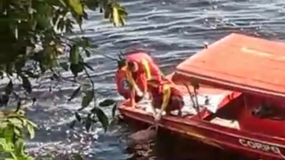Vídeo: corpo de homem é encontrado boiando no Rio Negro