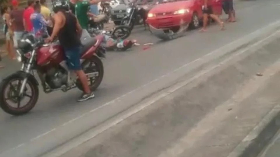 Veja o momento em que ladrão é espancado por populares na AV. Torquato Tapajós; Veja vídeo