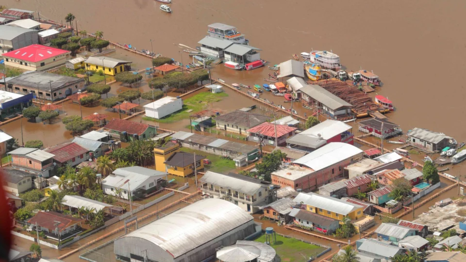 Governador Wilson Lima e secretário Nacional de Defesa Civil sobrevoam municípios afetados pela cheia