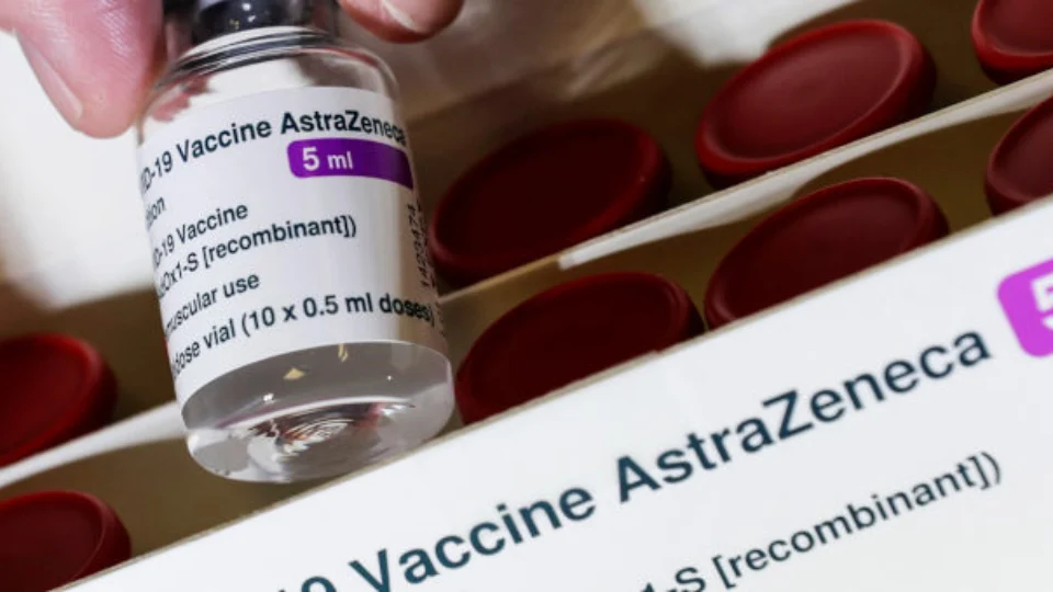 Lote de 220 mil doses da vacina do Covax Facility chega ao Brasil